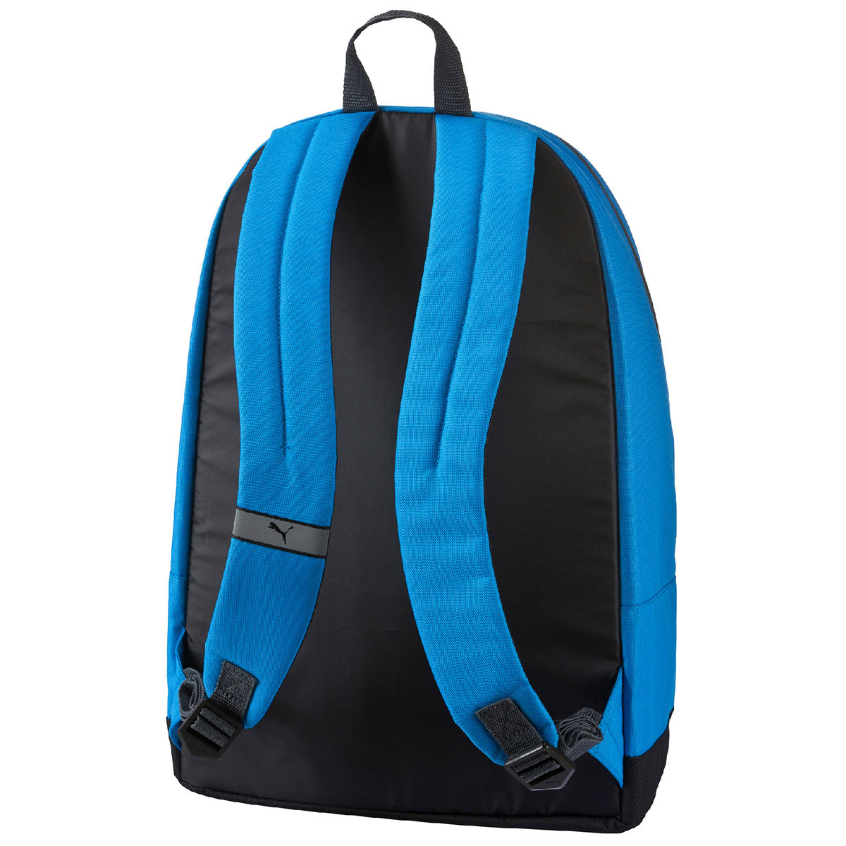 quai đeo chắc chắn và đính kèm logo của puma pioneer backpack